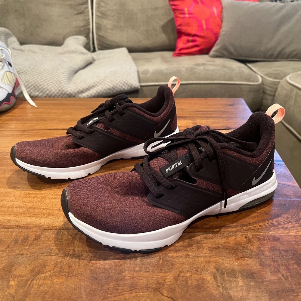 Nike Air Bella TR Women’s training shoes, size 8